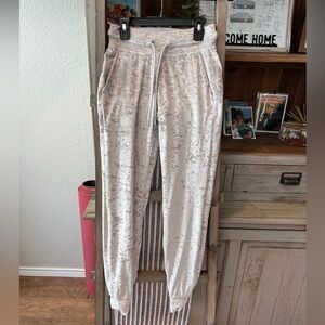 Lululemon women’s ready to crush joggers size 2